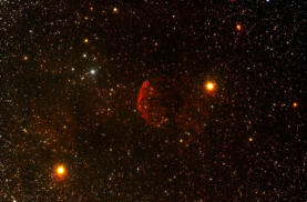 Nebulosa Jellyfish costellazione dei Gemelli, IC 443 un resto di supernova esplosa si stima almeno 3000 anni fa, a circa 5000 a.l. poco conosciuto perché difficilmente visibile al telescopio ma molto più grande della famosa Nebulosa Granchio nel Toro