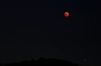 Luna Rossa e Marte (autore Dino Checchin)